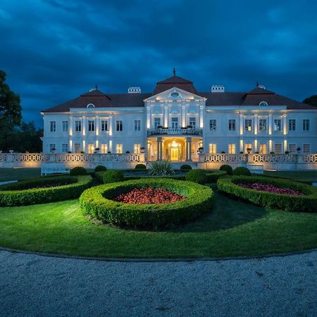 Art Hotel Kastiel Tomášov Eksteriør billede