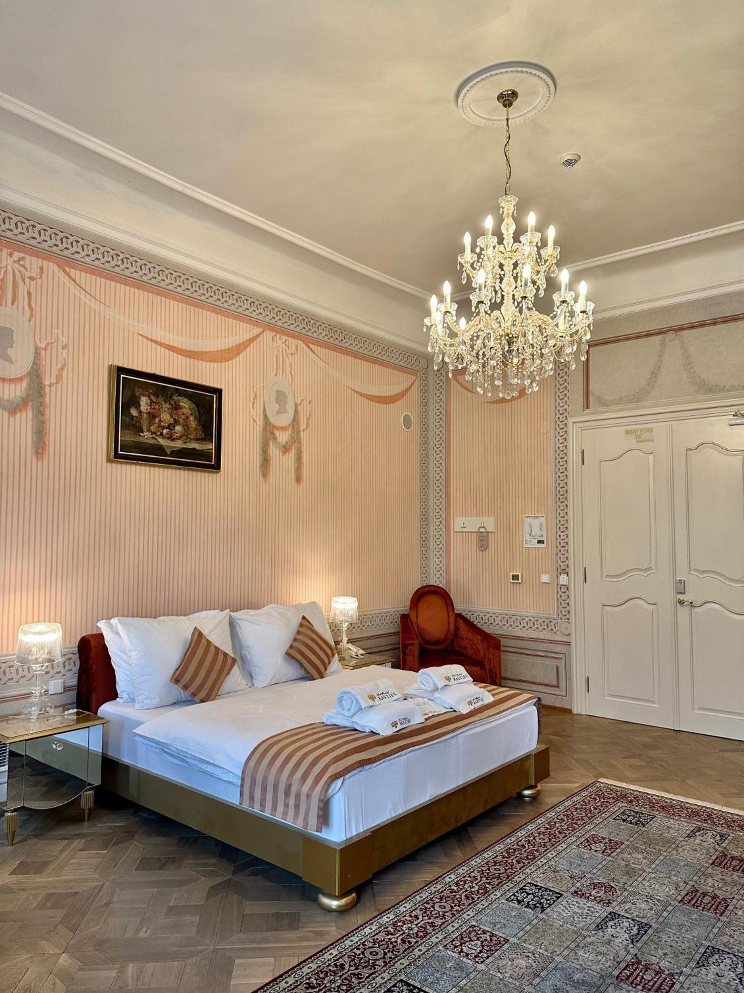Art Hotel Kastiel Tomášov Eksteriør billede
