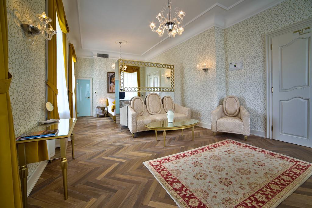Art Hotel Kastiel Tomášov Eksteriør billede
