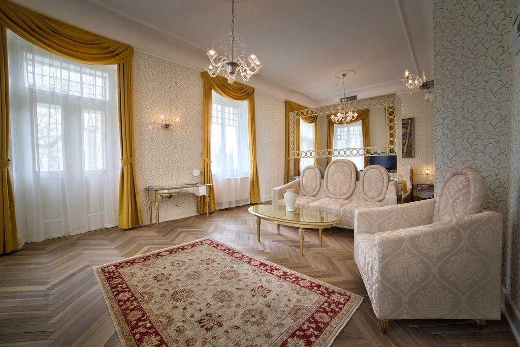 Art Hotel Kastiel Tomášov Eksteriør billede
