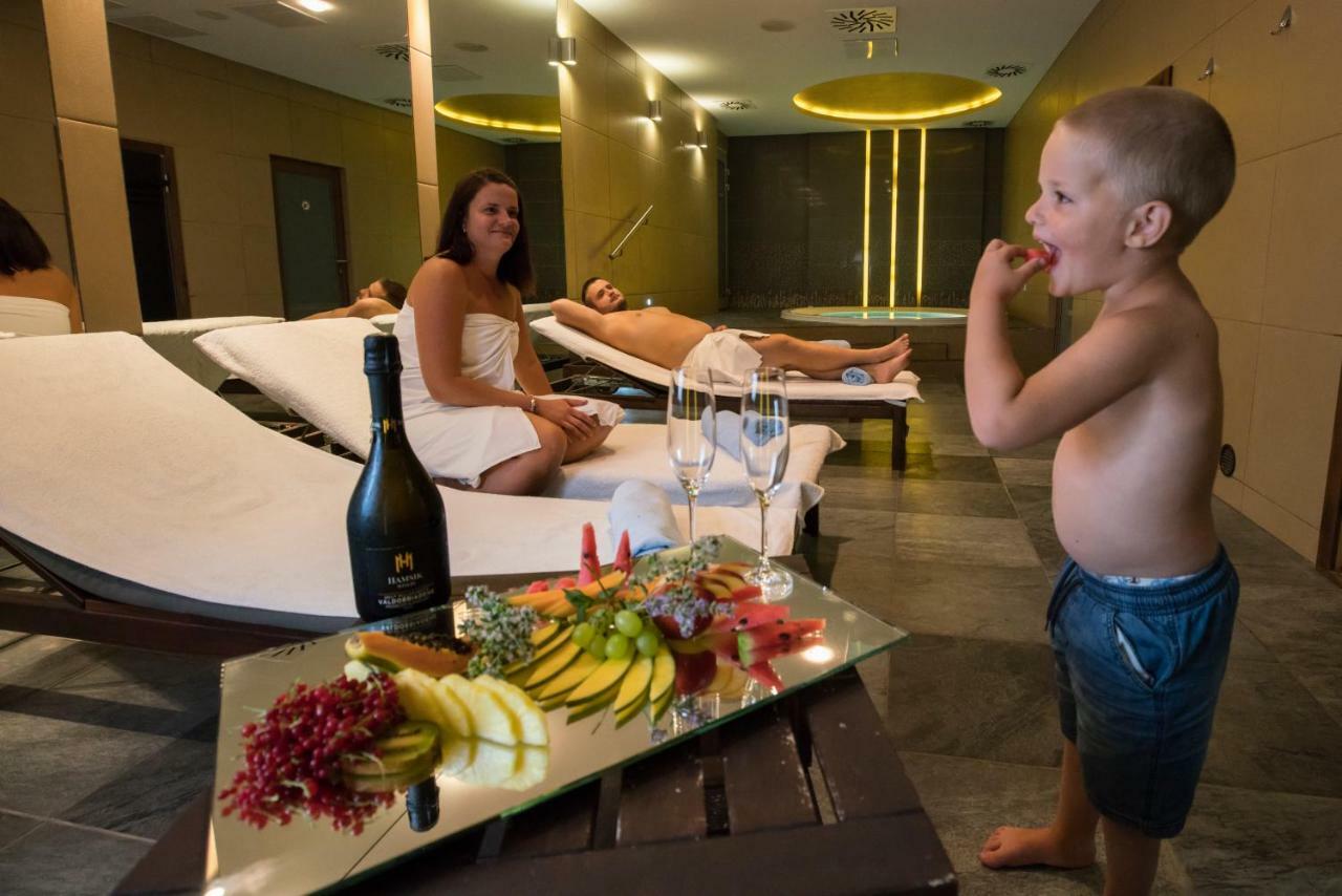 Art Hotel Kastiel Tomášov Eksteriør billede