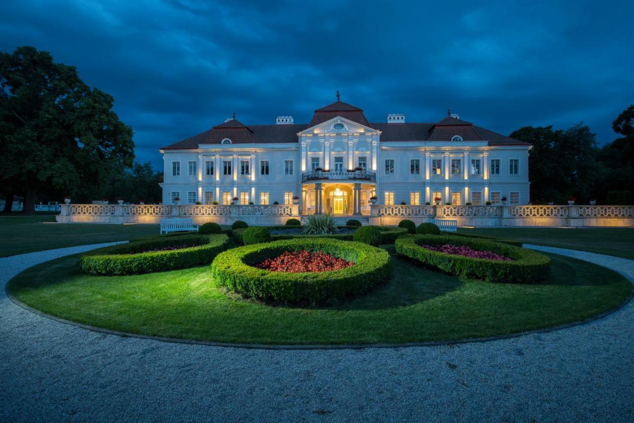 Art Hotel Kastiel Tomášov Eksteriør billede